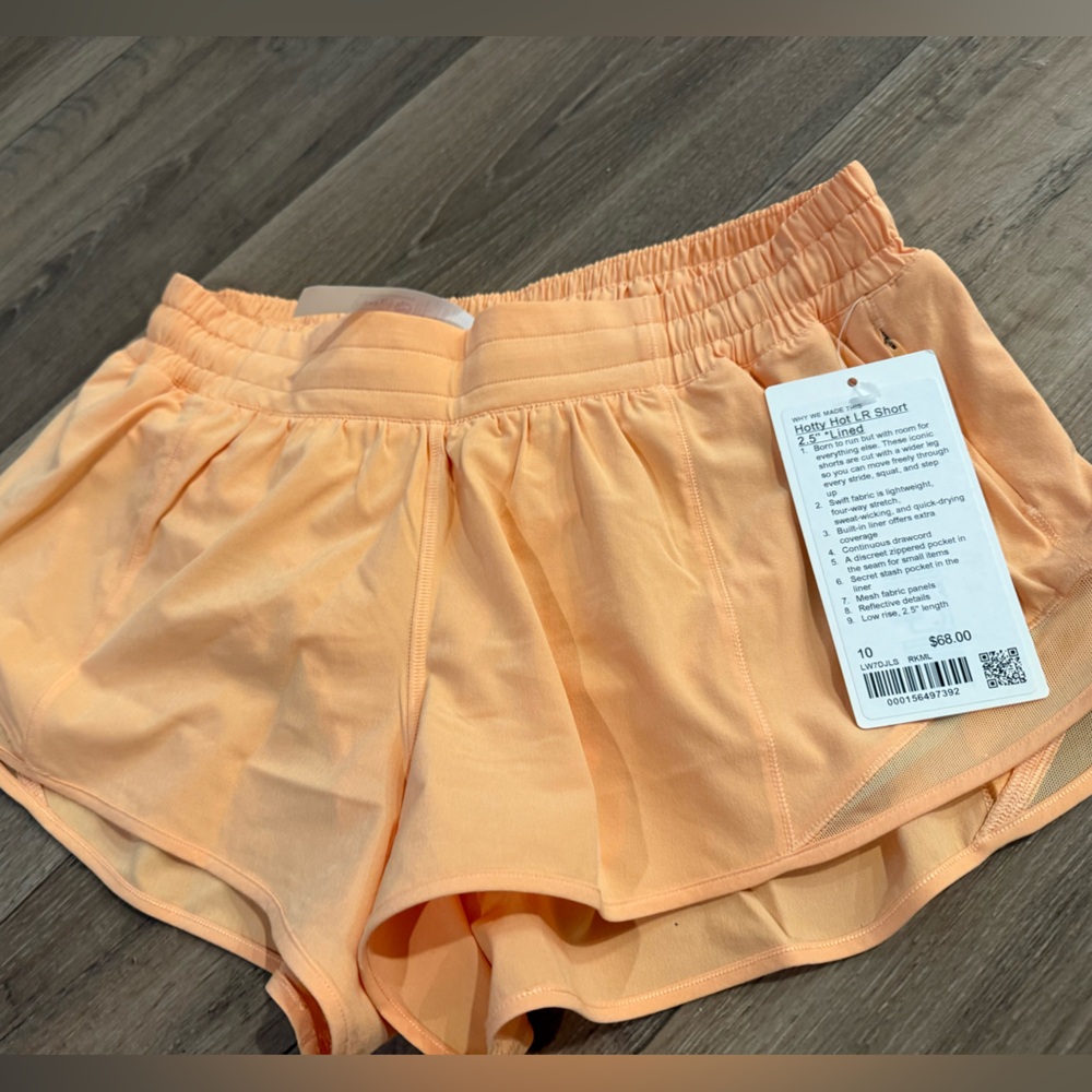Lululemon Hotty Hot LR Short 2.5” Lined size 10. Brand new with tags